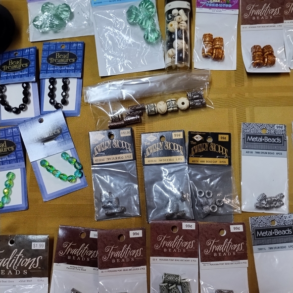 Assorted Jewelry beads - Picture 4 of 4